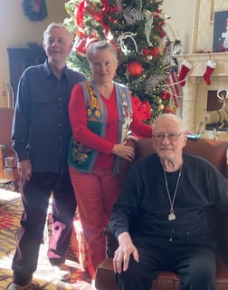 the family of a resident at Pacifica Senior Living Oceanside pose for Christmas photo